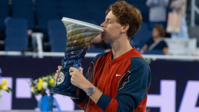 Jannik Sinner bejubelt den Titel beim Turnier in Cincinnati. (Foto: Wally Nell/ZUMA Press Wire/dpa)