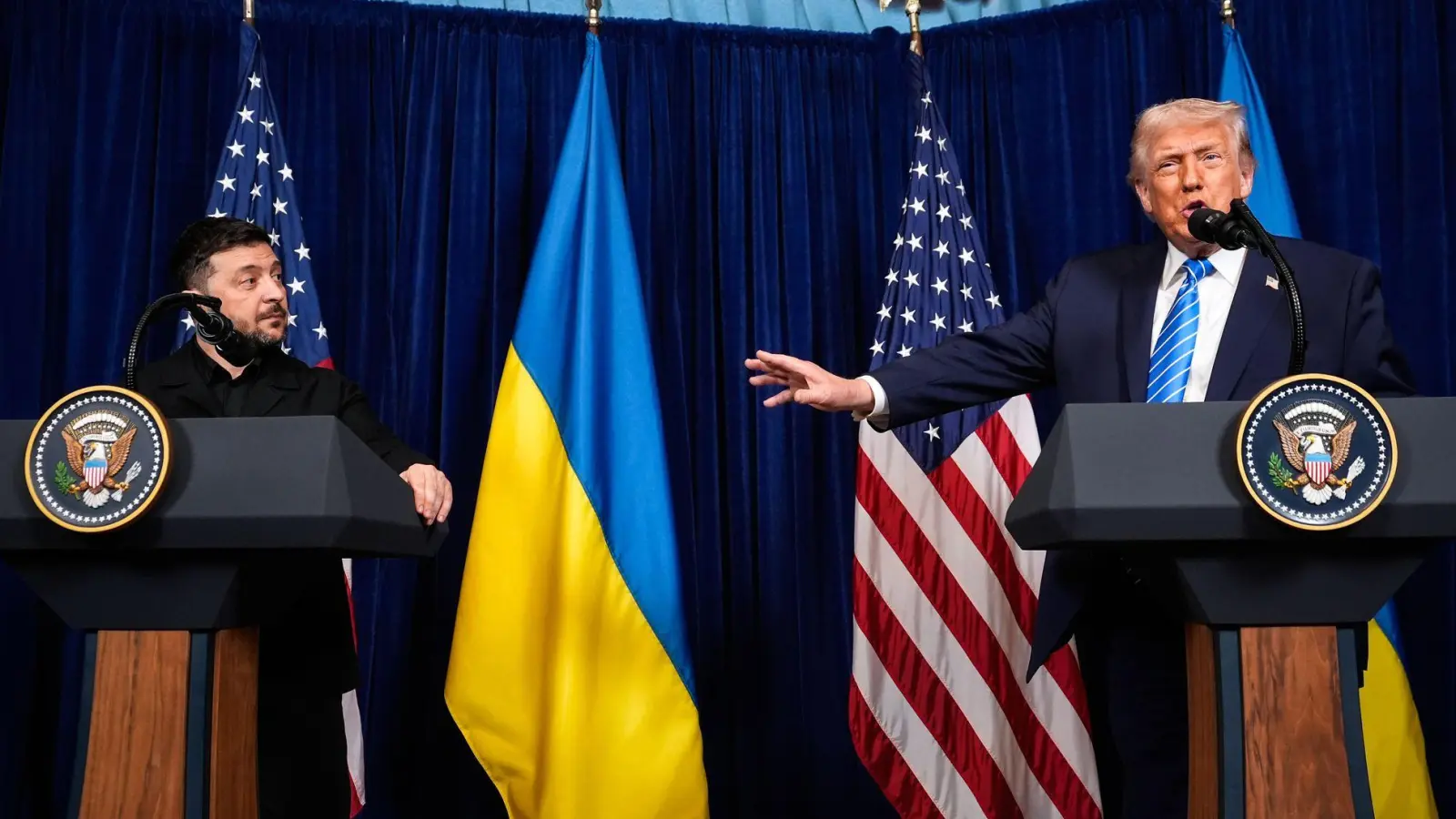 Selenskyj zeigte sich bei Pressekonferenz mit Trump sichtlich erstaunt. (Foto: Alex Brandon/AP/dpa)