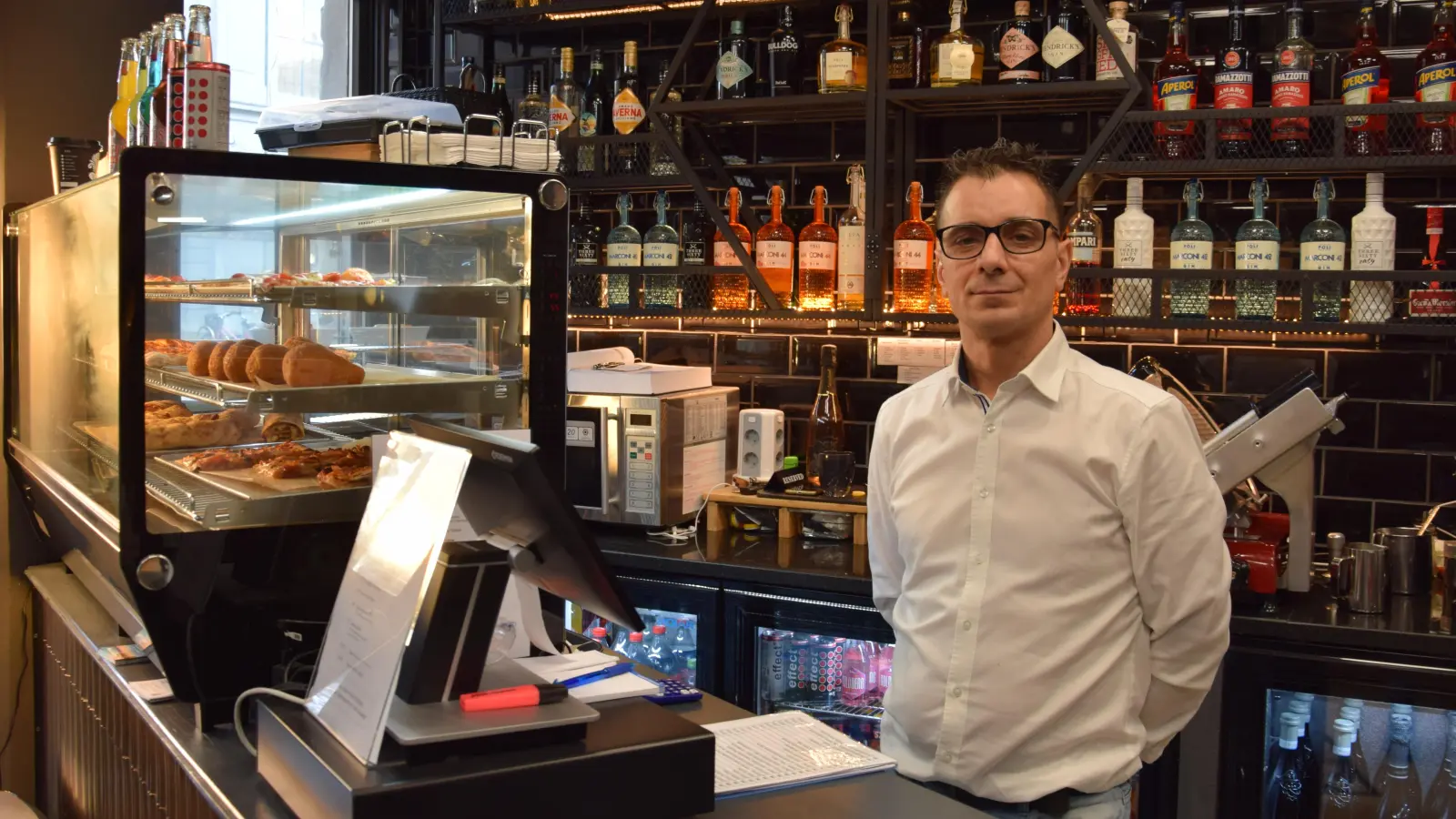 Nicolae Tudorache verwöhnt seine Gäste mit italienischen Spezialitäten. (Foto: Florian Schwab)