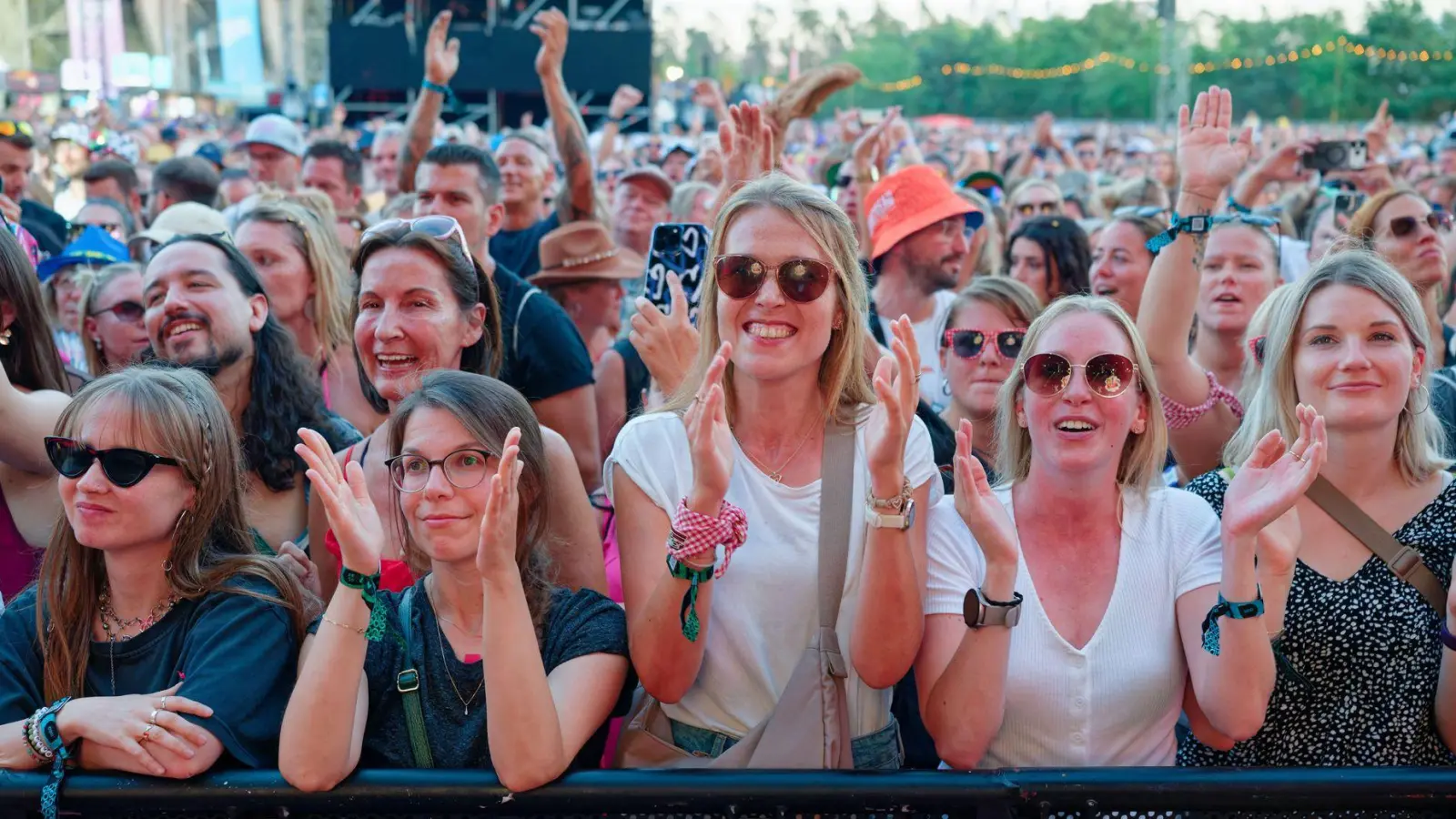Insgesamt werden 250.000 Menschen beim Festival erwartet. (Foto: Uwe Anspach/dpa)