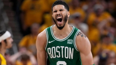 Die Boston Celtics um Jayson Tatum waren das beste Team der regulären NBA-Saison und ziehen bislang auch souverän durch die Playoffs. (Foto: Michael Conroy/AP)
