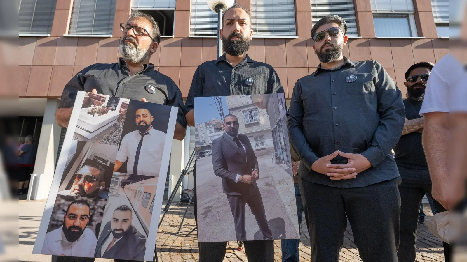 Die Familie will dem Getöteten ein Gesicht geben. (Foto: Boris Roessler/dpa)