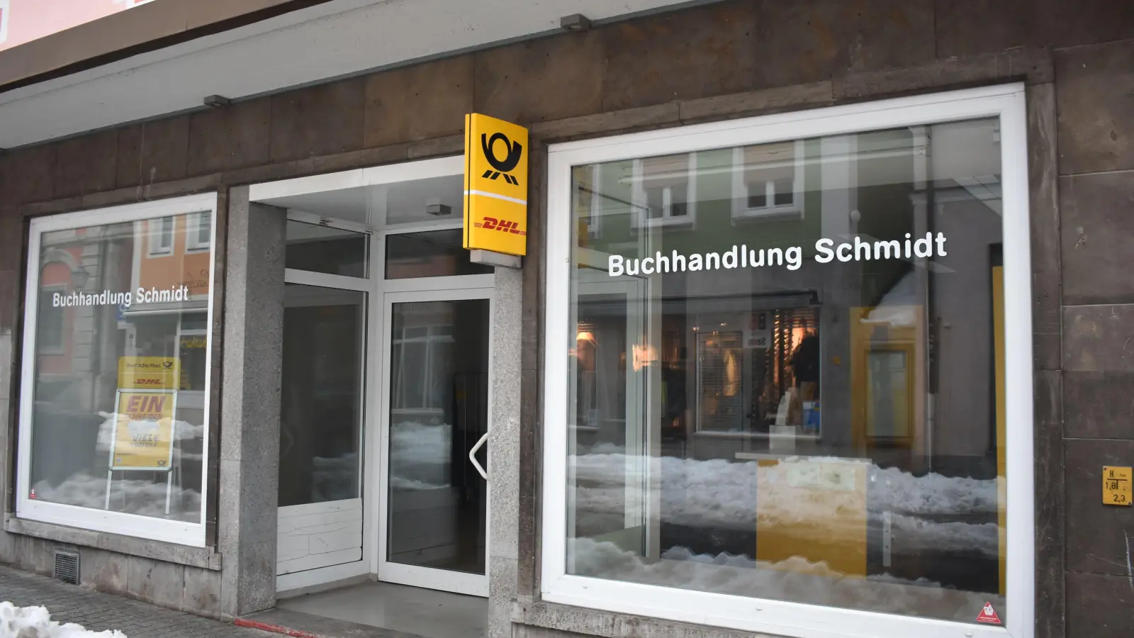 Ein bedauerlicherweise vertrauter Anblick in den vergangenen Monaten: Die geschlossene Postfiliale in der Bemberger Straße. Jetzt scheint wieder Bewegung in die Angelegenheit zu kommen.  (Foto: Patrick Lauer)