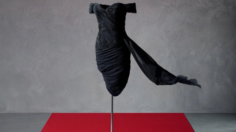 Das sogenannte Rachekleid der verstorbenen Lady Di kommt unter den Hammer in New York.  (Foto: ---/Sotheby's/dpa)