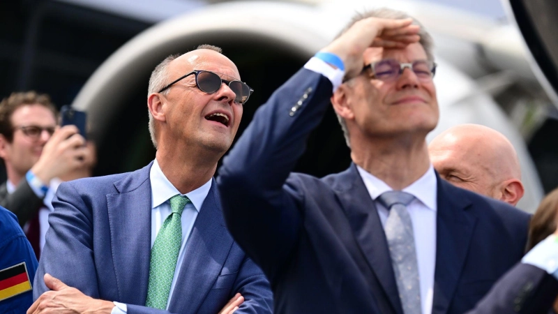 Kanzler Merz auf der ILA (Foto: Sebastian Gollnow/dpa)