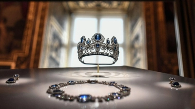Ein Teil der Louvre-Juwelen wird laut einem Medienbericht nun in 26 Metern Tiefe aufbewahrt. (Symbolbild) (Foto: Stephane De Sakutin/AFP/dpa)