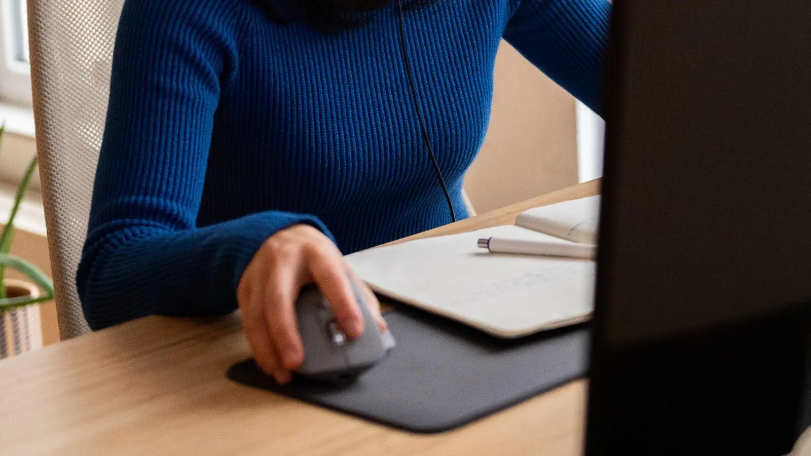 Der Arbeitgeber darf meist den Online-Status checken. (zu dpa: «Darf der Arbeitgeber Statusanzeigen kontrollieren?») (Foto: Zacharie Scheurer)
