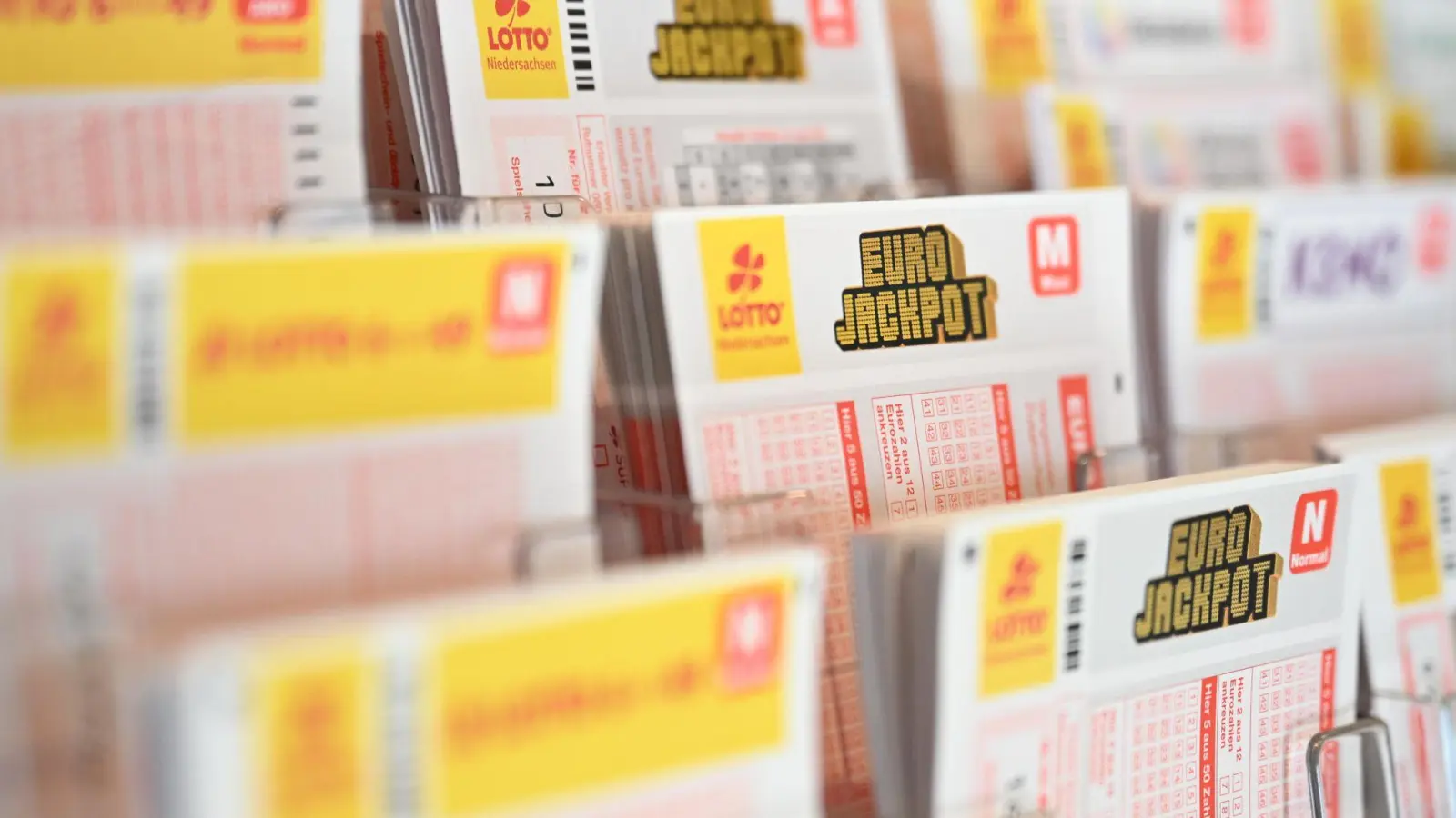 Wer der Jackpot in Bayern geknackt hat, ist bislang unbekannt. (Symbolbild)  (Foto: Shireen Broszies/dpa)