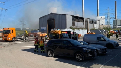 Verletzt wurde bei dem Brand niemand - doch der Schaden ist hoch. (Foto: Mike Seeboth/dpa)