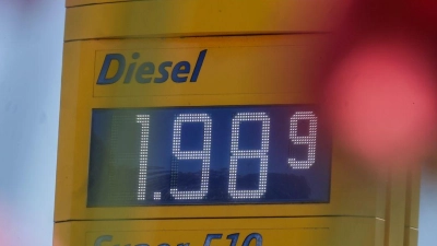 Zum ersten Mal seit Anfang März hat Diesel im bundesweiten Tagesdurchschnitt wieder weniger als 2 Euro gekostet. (Archivbild) (Foto: Thomas Warnack/dpa)