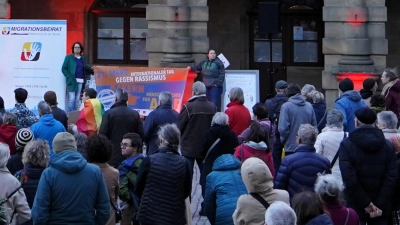 Der Migrationsbeirat hat auch in den Vorjahren bereits zu Veranstaltungen gegen Rassismus aufgerufen, das Foto entstand bei einer Kundgebung im Jahr 2024. (Bild: Simone Hedler)