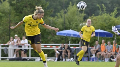Anna Hofrichter köpft in dieser Szene zum 1:0 ein. (Foto: Martin Rügner)