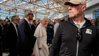 Bei dem Pontifex war ein Lungenknoten entdeckt worden. (Foto: Alessandra Tarantino/AP/dpa)