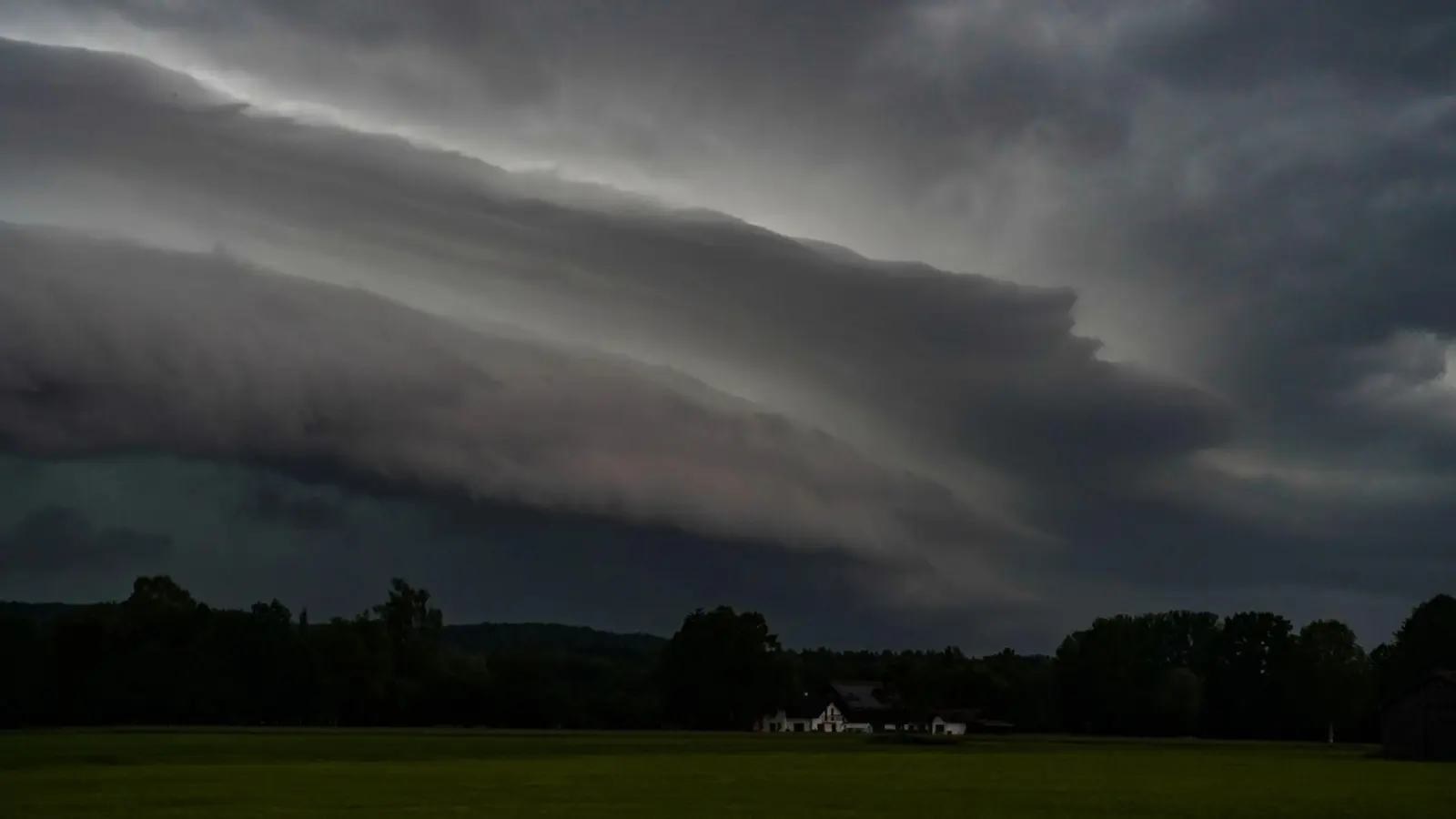 Das Wetter in den kommenden Tagen wird wechselhaft und kühlt sich ab. (Foto: Michael Hutter/dpa)