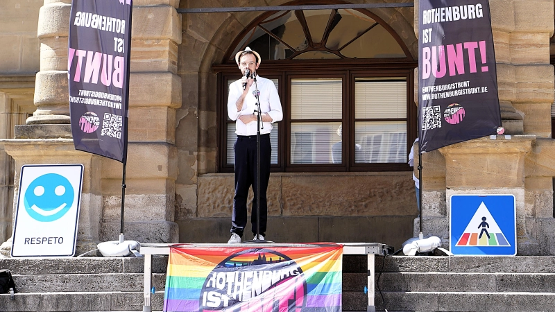 Oberbürgermeister Christoph Rösch appellierte an die Menschen, die Gemeinsamkeiten in den Vordergrund zu stellen. (Foto: Simone Hedler)