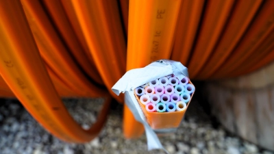 Glasfaser ist derzeit in aller Munde. Doch für Interessenten, die älter als 85 Jahre sind, gibt es bei der Telekom Sonderregeln. (Foto: Simone Hedler)