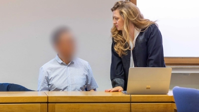 Der Angeklagte hat die Statik der Brückenkonstruktion berechnet. (Foto: Heiko Becker/dpa)