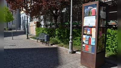 Der Bücherschrank am Karl-Burkhardt-Platz ist nach zehn Jahren verschwunden. (Archivbild: Andrea Walke)