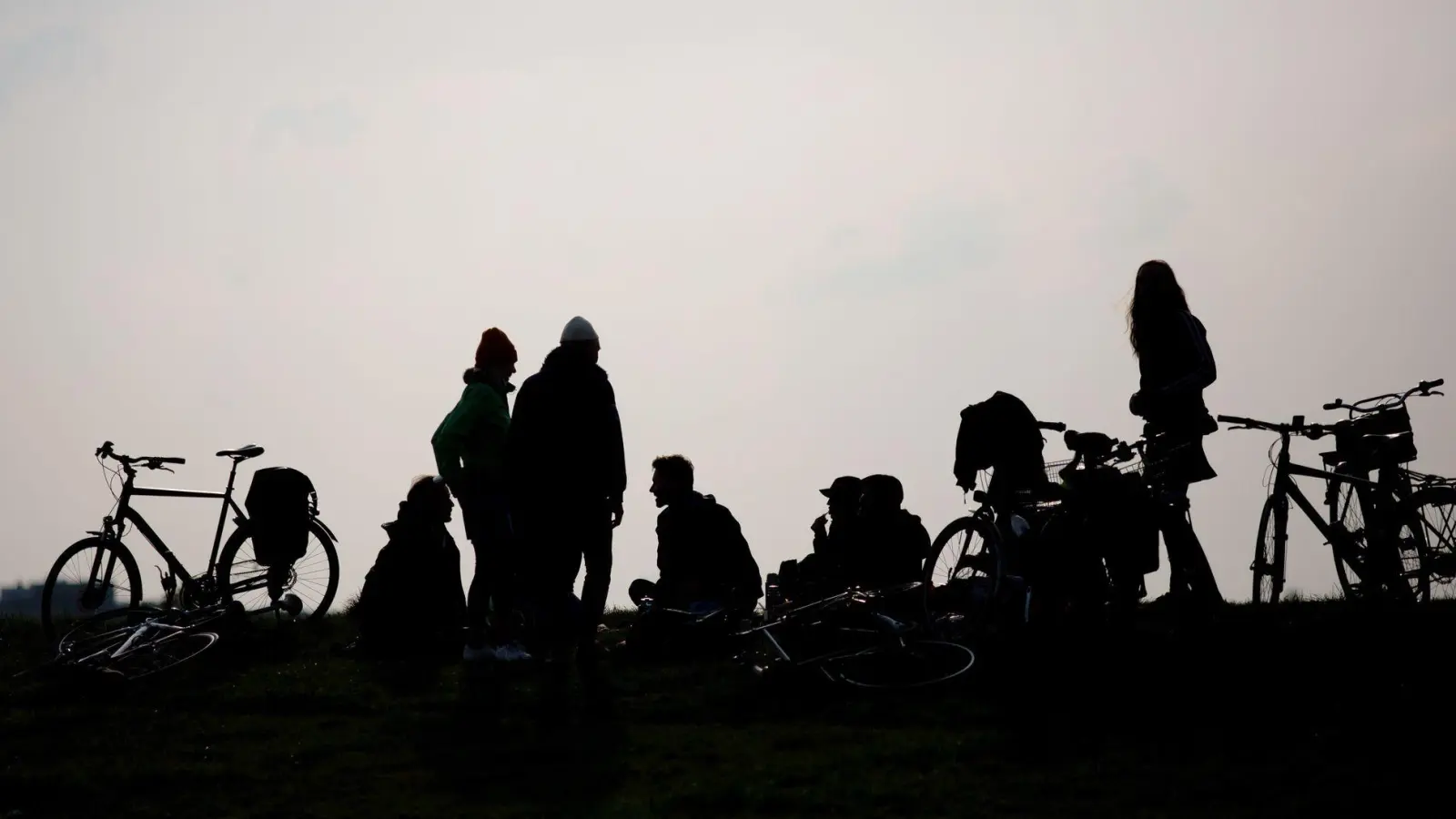 Laut dem Forscher Rüdiger Maas gibt es unter jungen Menschen in Deutschland trotz unterschiedlichster politischer Präferenzen keine Spaltung. (Archivfoto) (Foto: Fernando Gutierrez-Juarez/dpa-Zentralbild/dpa)