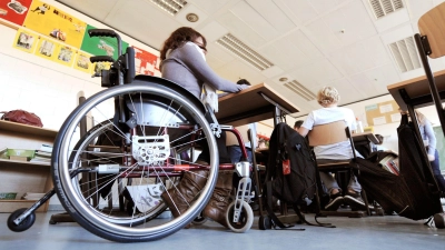Inklusion scheitert oftmals schon an einem barrierefreien Zugang zum Klassenzimmer (Symbolbild). (Foto: Holger Hollemann/dpa)
