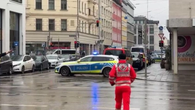 Großeinsatz in München. (Foto: Peter Kneffel/dpa)