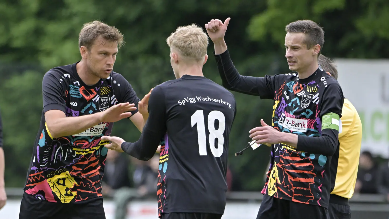 Dann schlug die SG zurück. Hier freuen sich Timo Schaller, Paul Habermann und Johannes Seidel (von links) über einen Treffer. (Foto: Martin Rügner)