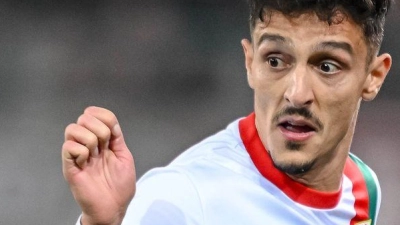 Dimitrios Giannoulis vom FC Augsburg zieht es zurück in seine Heimat Griechenland. (Archivbild) (Foto: Harry Langer/dpa)