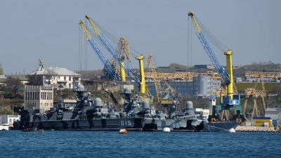 Das ukrainische Militär greift immer wieder russische Öldepots an - auch auf der Krim. (Archivbild) (Foto: Uncredited/AP/dpa)