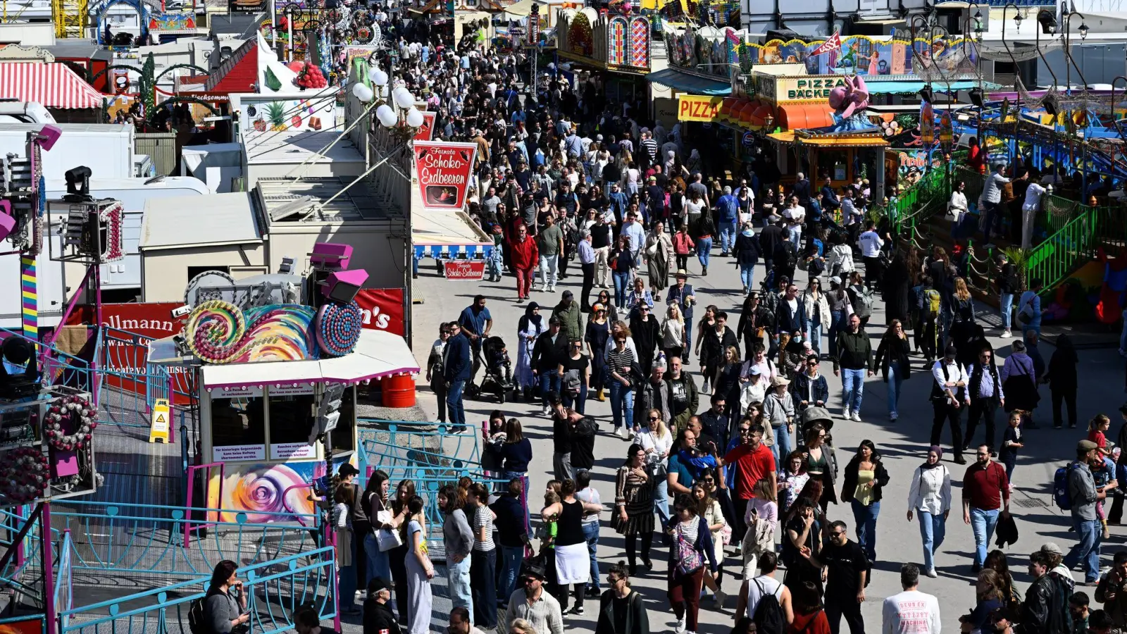 Der Unfall ereignete sich auf dem Münchner Frühlingsfest. (Archivbild) (Foto: Felix Hörhager/dpa)