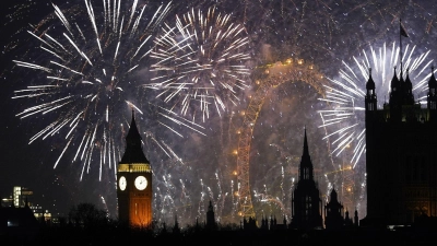 Silvester in London: Feuerwerk im Zentrum begrüßt das neue Jahr (Foto: Alberto Pezzali/AP/dpa)