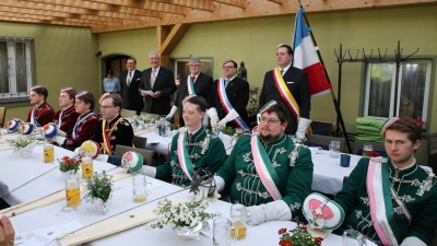 Bayerns Innenminister Joachim Herrmann (hinten zweiter von links) war Ehrengast beim Festakt zum 100-jährigen Bestehen des Ansbacher Ortszirkels des Cartellverbandes. <br> (Foto: Alexander Biernoth)