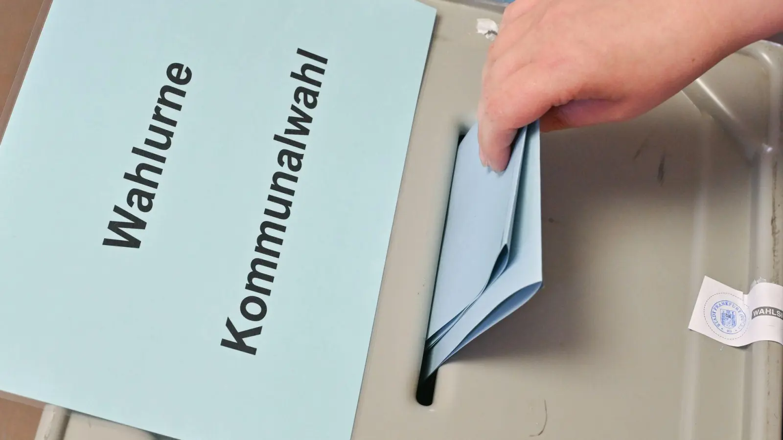 Die Kommunalwahlen in Bayern sollen am 8. März 2026 stattfinden - Neubug an der Donau bekommt dann mehr Stadträte. (Symbolbild)  (Foto: Patrick Pleul/dpa)