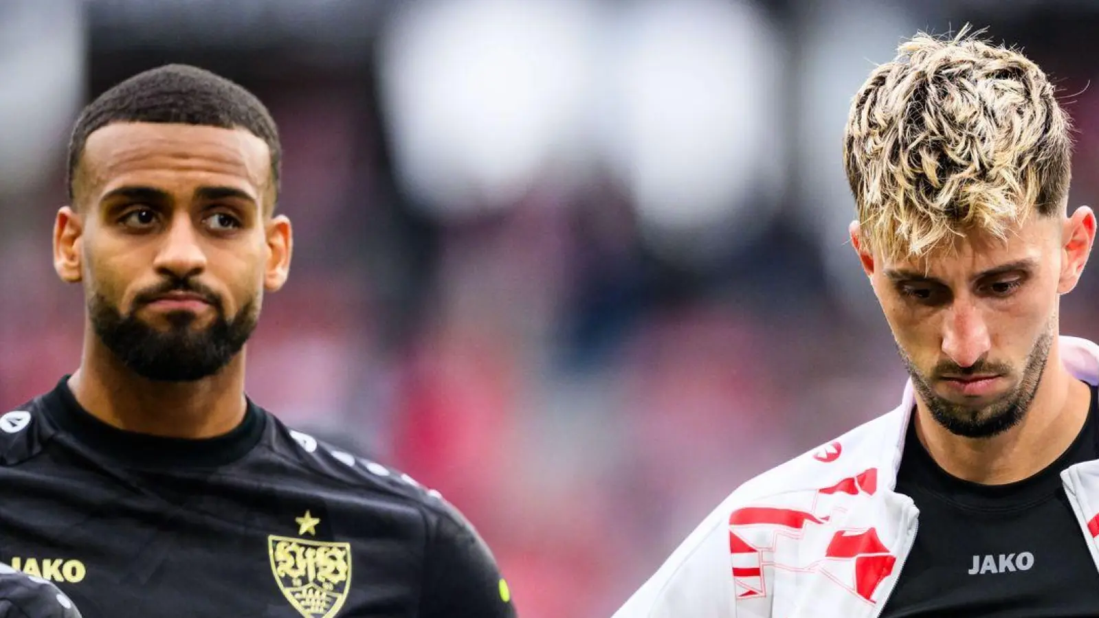 Mit Frust verabschieden sich die Stuttgarter um Kapitän Atakan Karazor (r) aus Freiburg. (Foto: Tom Weller/dpa)