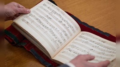 Das im Februar entdeckte Musikheft wirft neues Licht auf Mozarts letzten Aufenthalt in Paris.  (Foto: Jérémy Halkin/Französische Nationalbibliothek/dpa)