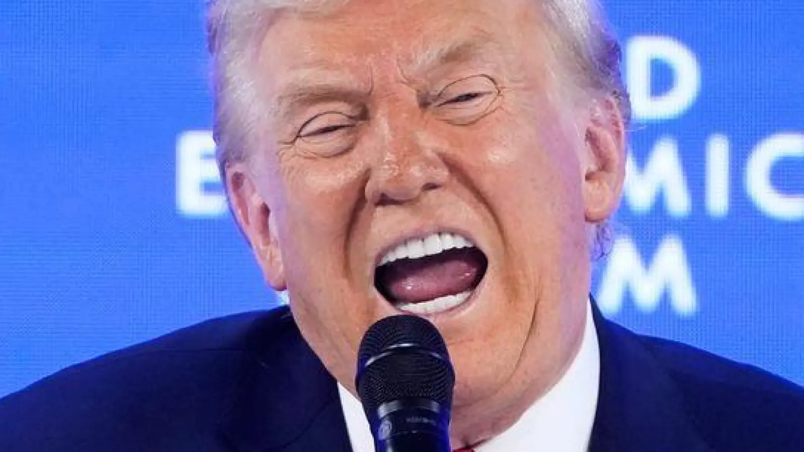 US-Präsident Donald Trump spricht rund 70 Minuten in Davos. (Foto: Markus Schreiber/AP/dpa)