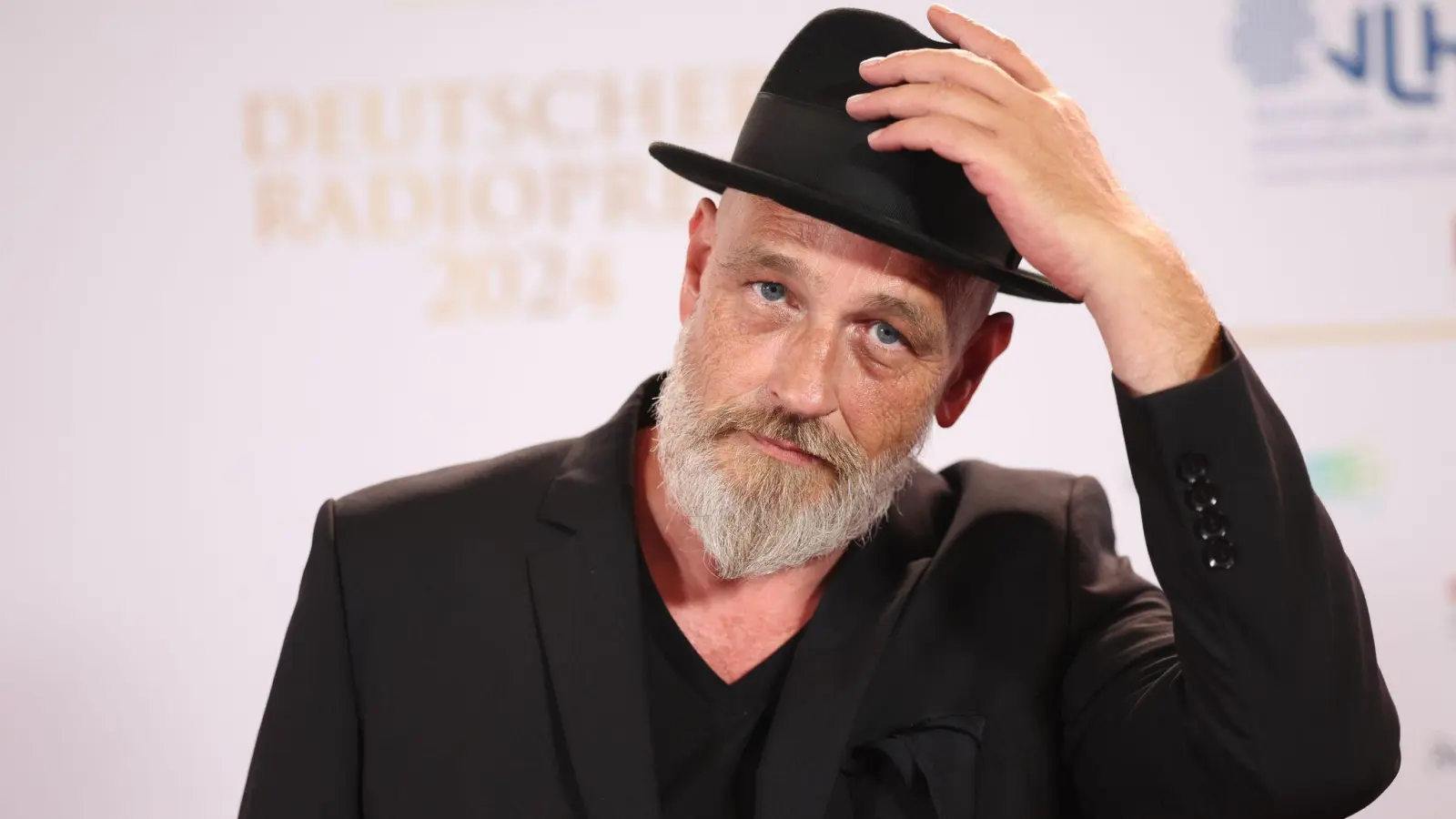 Torsten Sträter nennt Grund für abesagte Auftritte: Er hat eine Tumorerkrankung. (Archivbild) (Foto: Christian Charisius/dpa)