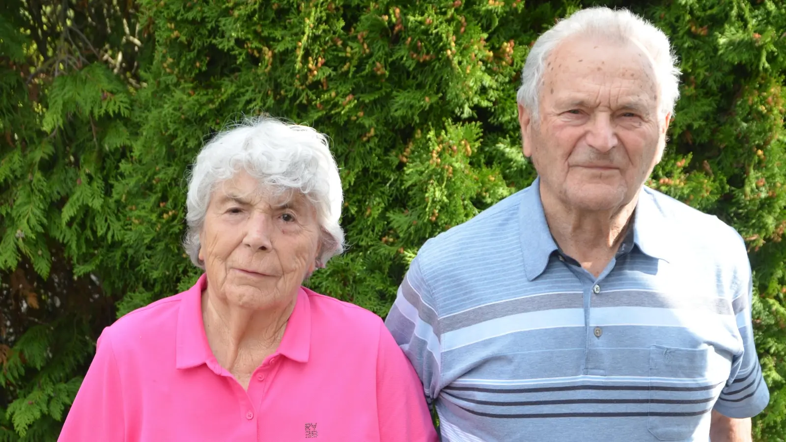 Frieda und Hans Beck feiern heute ihre Gnadenhochzeit. Seit 70 Jahren halten sie sich die Treue. Bürgermeister Jürgen Meyer und der Landrat haben ihren Besuch angekündigt. (Foto: Christa Frühwald)