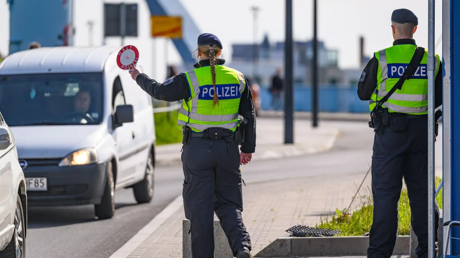 Künftig Zwölf-Stunden-Schichten für Grenzbeamte? (Archivbild)  (Foto: Patrick Pleul/dpa)