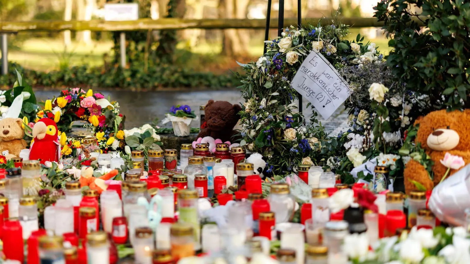 Der Messerangriff in Aschaffenburg vor einem Jahr löste in Deutschland Empörung und eine Debatte über Migrationspolitik aus. (Archivbild) (Foto: Daniel Karmann/dpa)