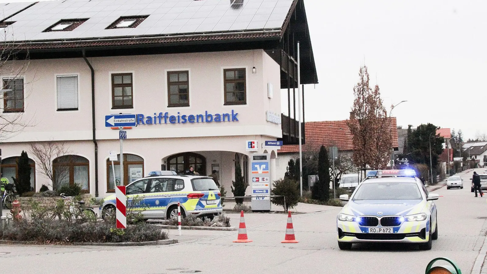 Nach dem Überfall auf einen Geldtransporter müssen ein Vater und sein Sohn lange in Haft (Archivbild)  (Foto: Josef Reisner/dpa)