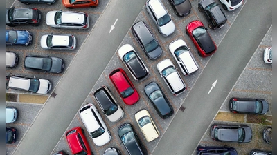 Ganz schön viel Auswahl: Doch in der Kfz-Versicherung verursachen manche Modelle höhere Schäden als andere - das schlägt sich in de (Foto: Jan Woitas/dpa/dpa-tmn)