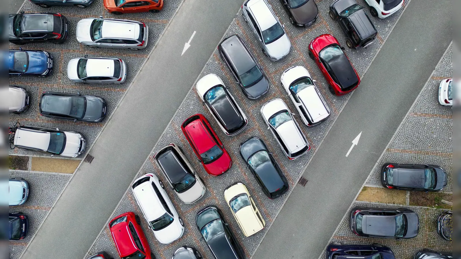 Ganz schön viel Auswahl: Doch in der Kfz-Versicherung verursachen manche Modelle höhere Schäden als andere - das schlägt sich in de (Foto: Jan Woitas/dpa/dpa-tmn)