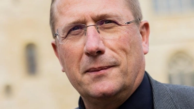 Der bekannte Kirchenrechtler Thomas Schüller sieht den neuen Vorsitzenden der Bischofskonferenz, Heiner Wilmer, als Vermittler. (Archivbild) (Foto: Rolf Vennenbernd/dpa)