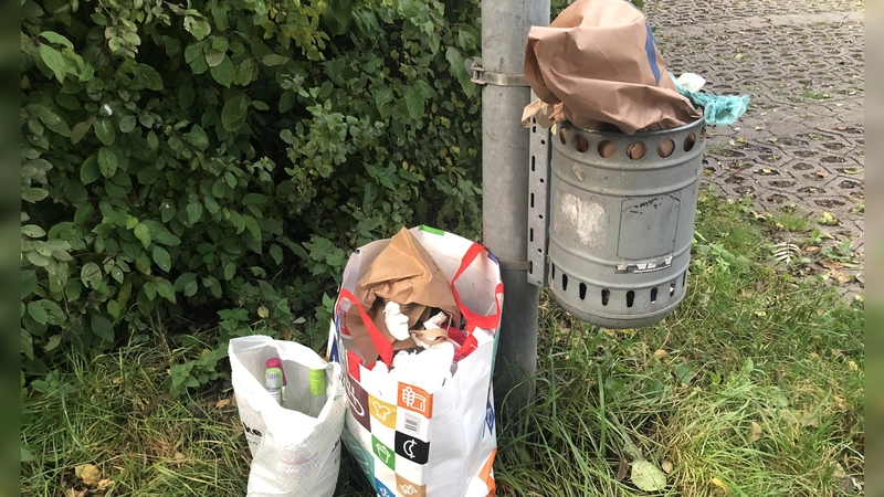 Sind die öffentlichen Mülleimer in Ansbach zu klein oder nicht in ausreichender Stückzahl vorhanden? Nein, sagt die Stadt – das Problem seien Teile der Bevölkerung. (Symbolbild: Oliver Herbst)