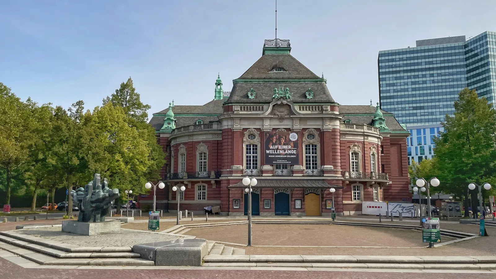 Die Laeiszhalle, Hamburgs Konzerthaus vor der Elbphilharmonie. Das Reeder-Ehepaar Carl Heinrich und Sophie Christine Laeisz hatten testamentarisch den Bau des Konzerthauses verfügt. Es wurde 1908 eröffnet. (Foto: Thomas Wirth)