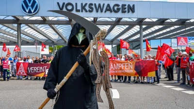 Bei VW wird um Sparpläne gerungen. (Foto: Jan Woitas/dpa)