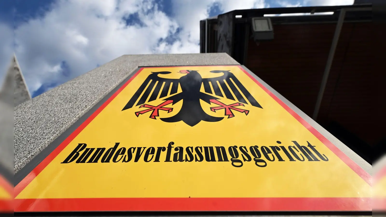 Das Bundesverfassungsgericht hat eine Verfassungsbeschwerde gegen die Verwendung von Anom-Chat-Daten geprüft. (Archivbild) (Foto: Uli Deck/dpa)