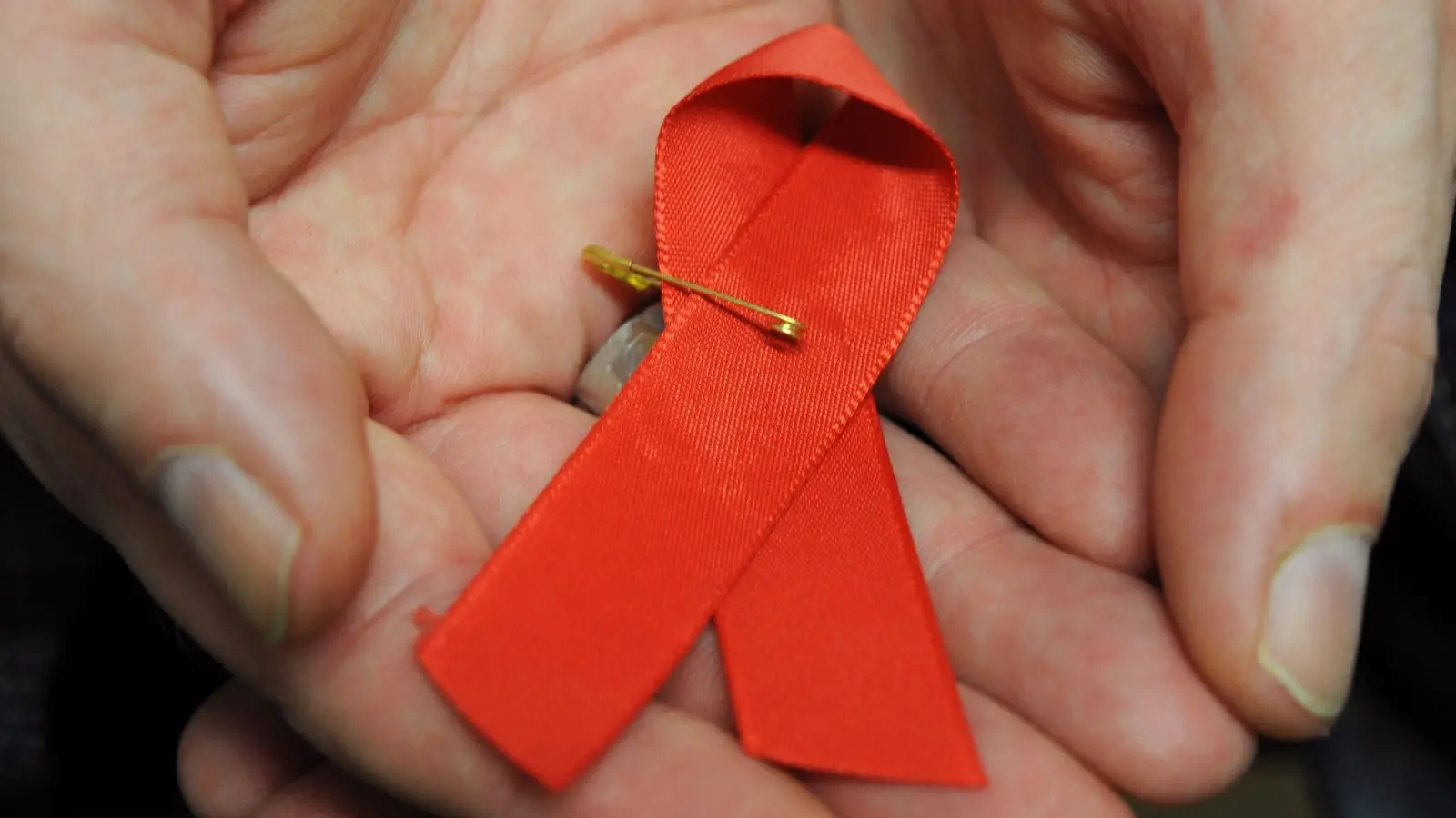Ärzte ohne Grenzen fordert einen drastisch niedrigeren Preis für das Medikament Lenacapavir zur Vorbeugung einer HIV-Infektion. (Symbolbild) (Foto: Arne Dedert/dpa)