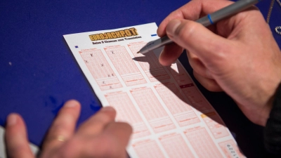 Auf die richtigen Zahlen setzte ein Lottospieler oder Lottospielerin aus Baden-Württemberg. (Symbolfoto) (Foto: Christophe Gateau/dpa/dpa-tmn)
