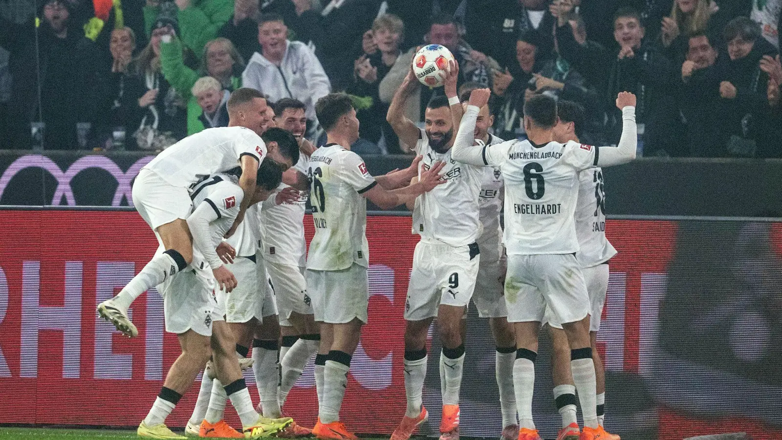 Borussia feiert den ersten Heimsieg der Saison. (Foto: David Inderlied/dpa)